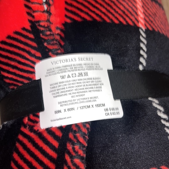 victoria secret plaid sherpa blanket - Picture 2 of 4
